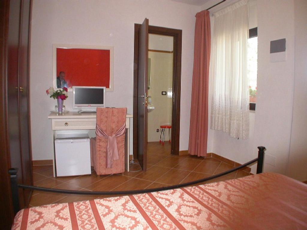 بيسْكيتْشّي B&B La Formichina الغرفة الصورة
